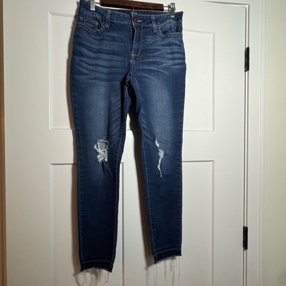 Women's a.n.a. (A New Approach) Distressed Jeggins, Size 8 Blue Jeans